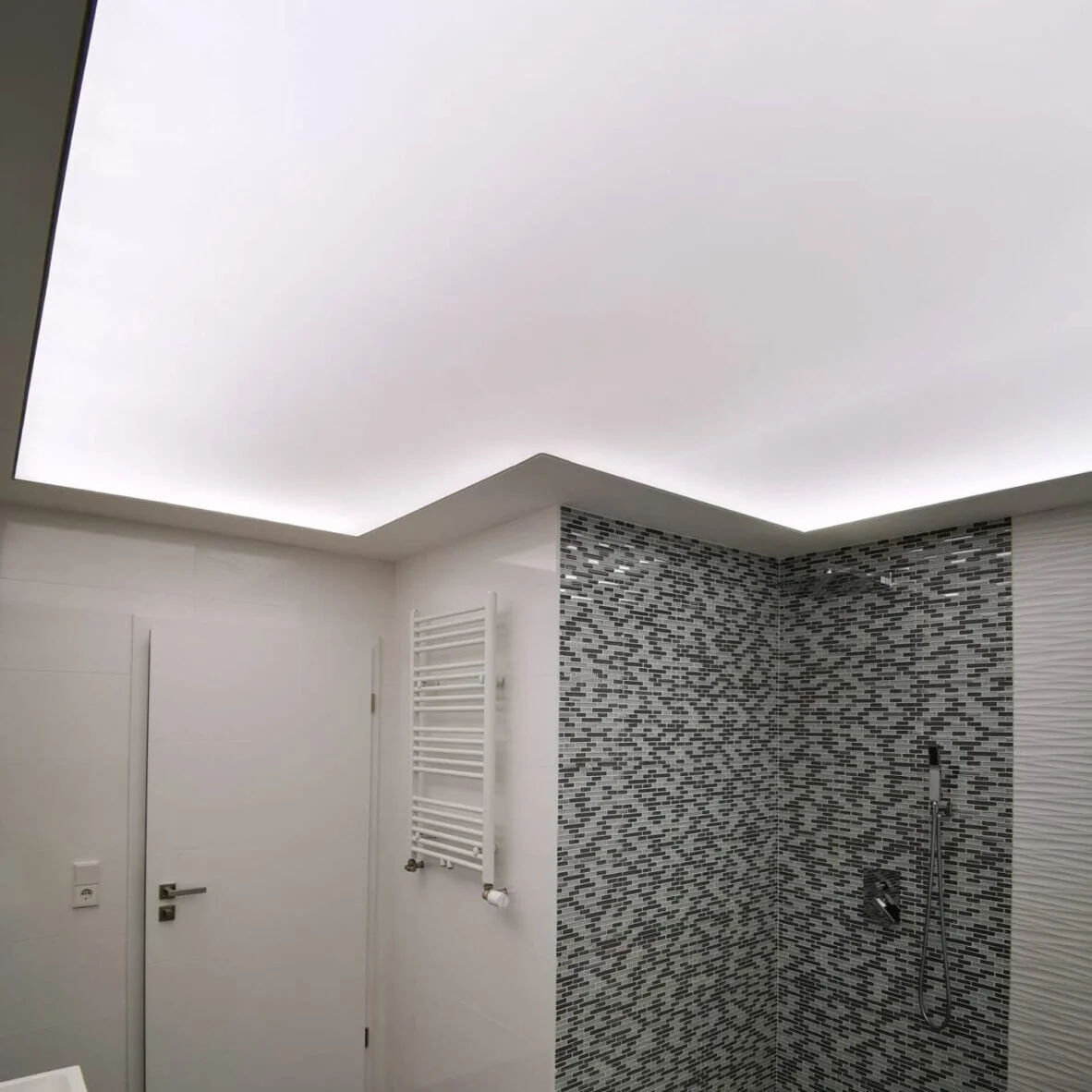 art-decken-lichtdecken-lichtdecke-bad-dusche-2-nachher-1182×1182