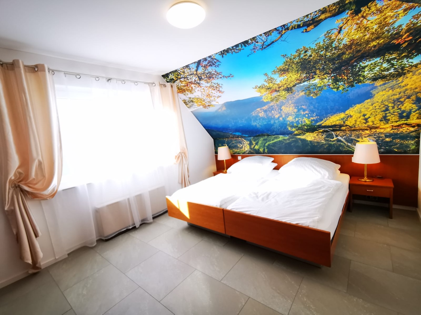 art-decken-motivdruck-dachschräge-schlafzimmer-nachher-1400×1050